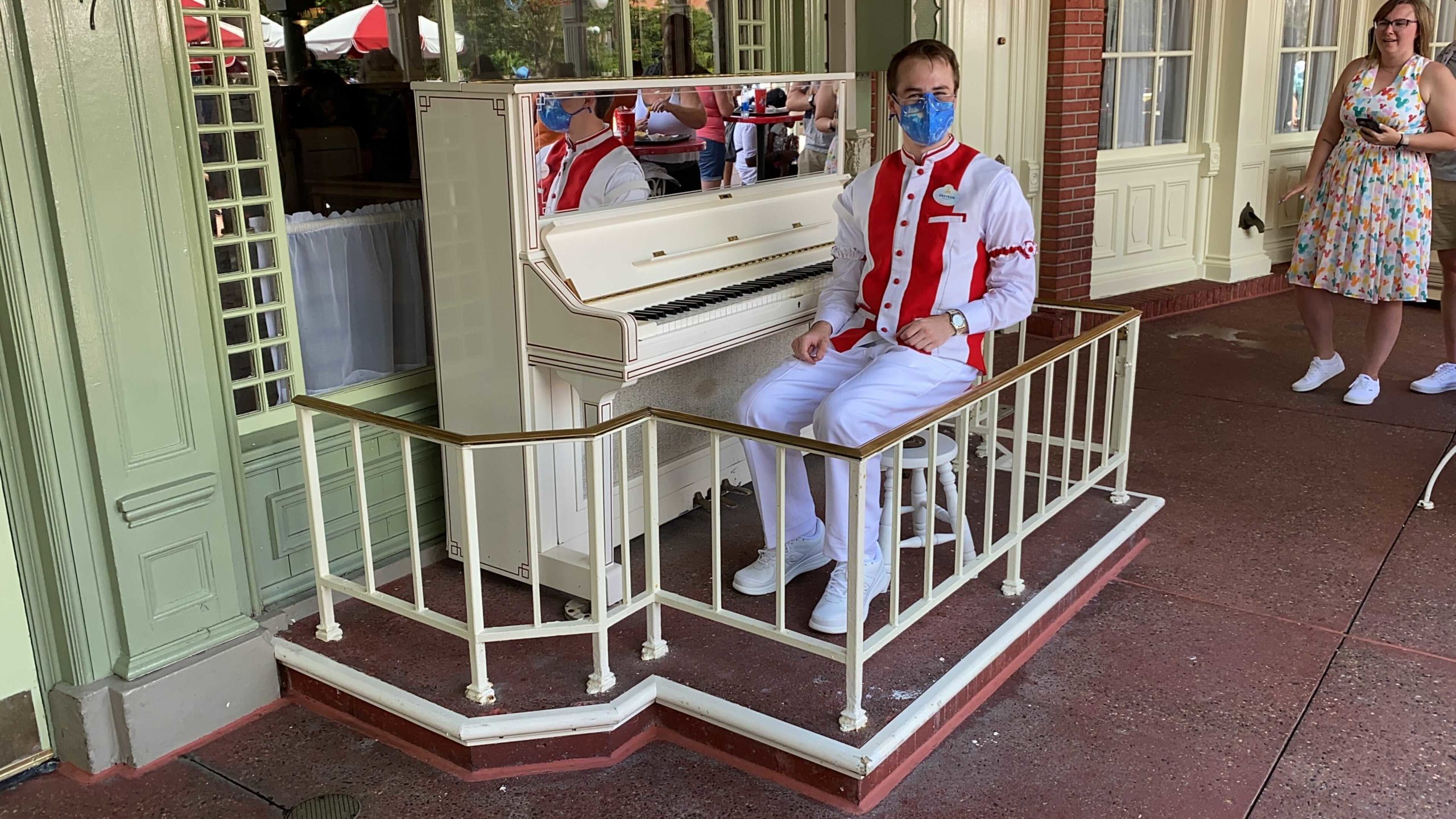 caseys-corner-pianist-the-magic-is-calling-7