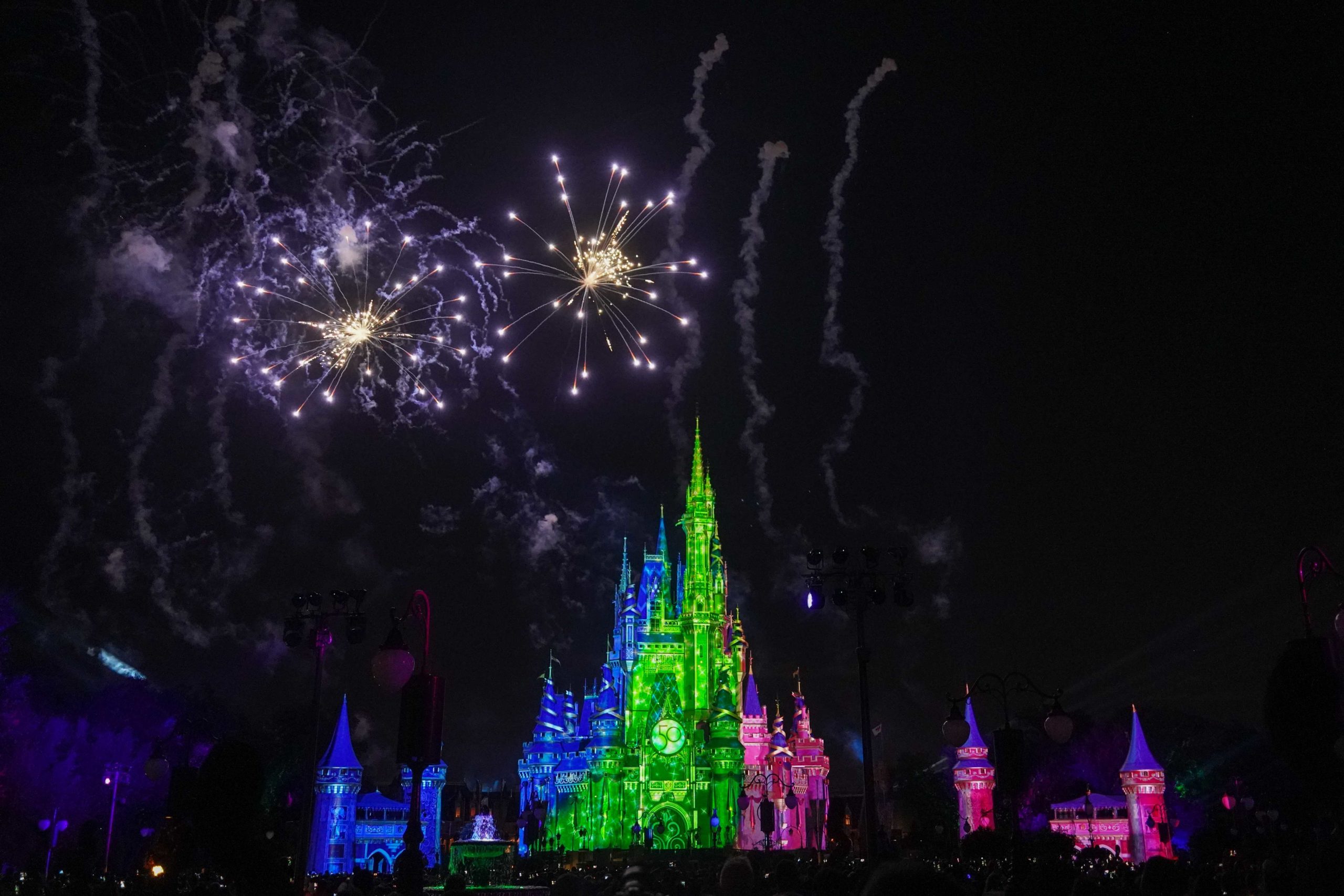 disney-enchantment-fireworks-cinderella-castle-2501-4575683