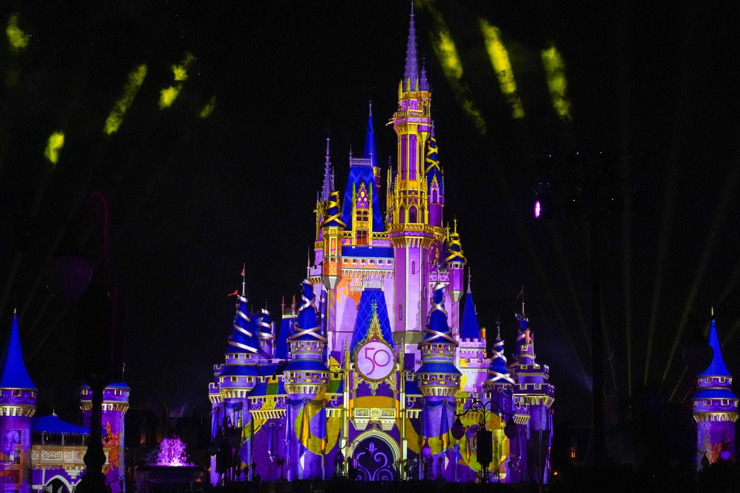 disney-enchantment-fireworks-cinderella-castle-2503-8455306