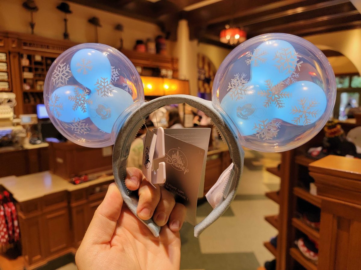 disneyland-light-up-ears091652-6983630