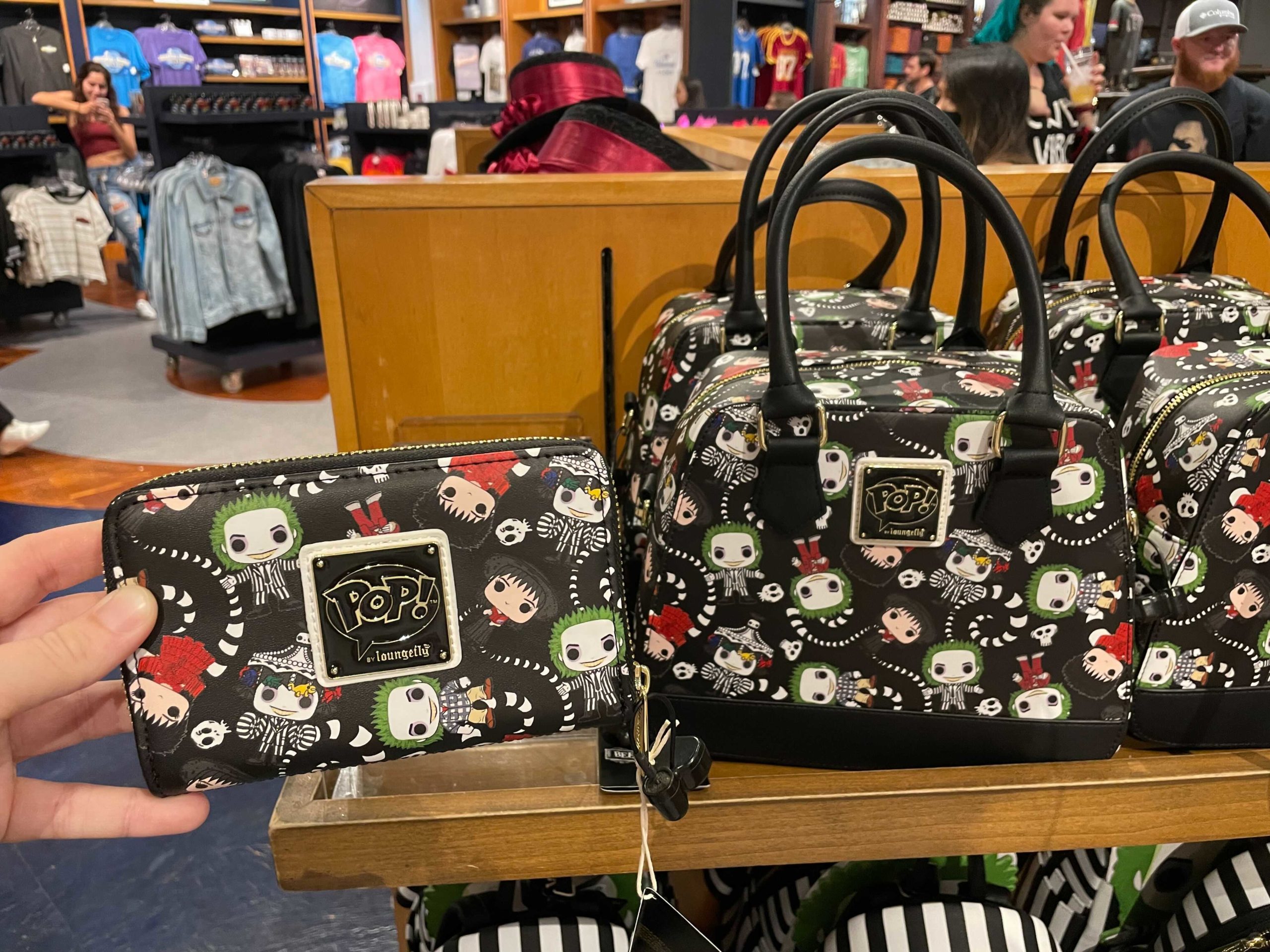 funko-pop-loungefly-beetlejuice-wallet-7955555