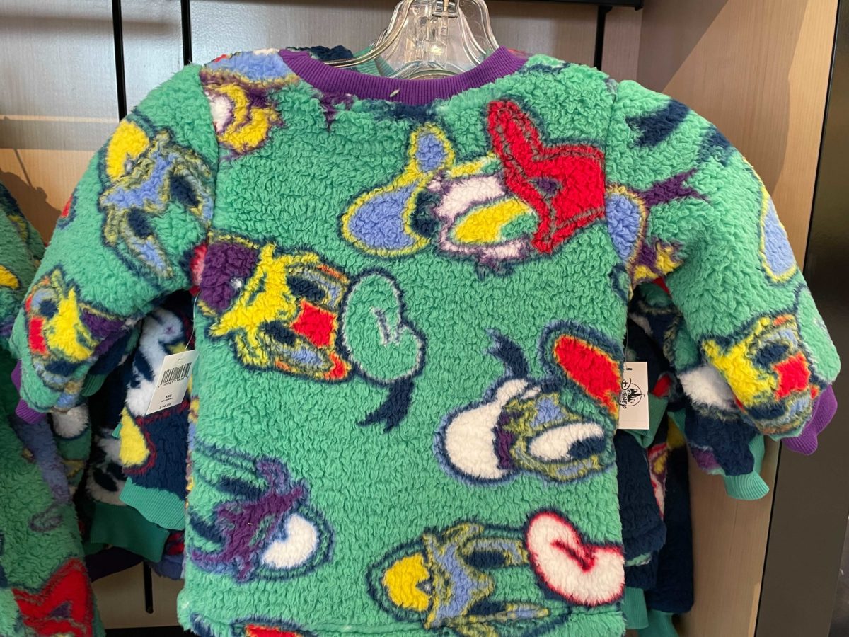 mickey-minnie-donald-fuzzy-sweaters-5-8430322