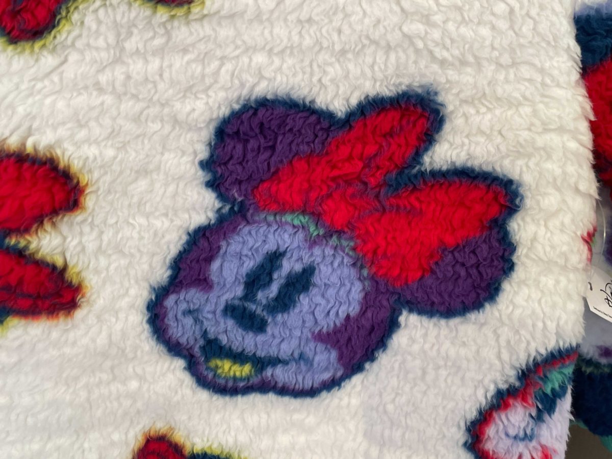 mickey-minnie-donald-fuzzy-sweaters-8-2199137