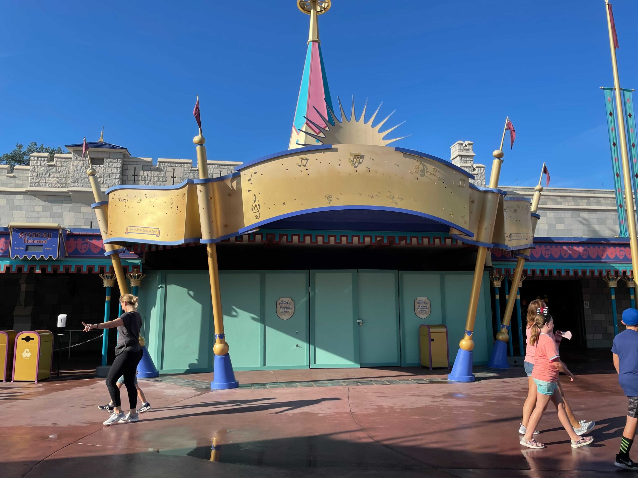 philharmagic-sign-refurbishment-5652229