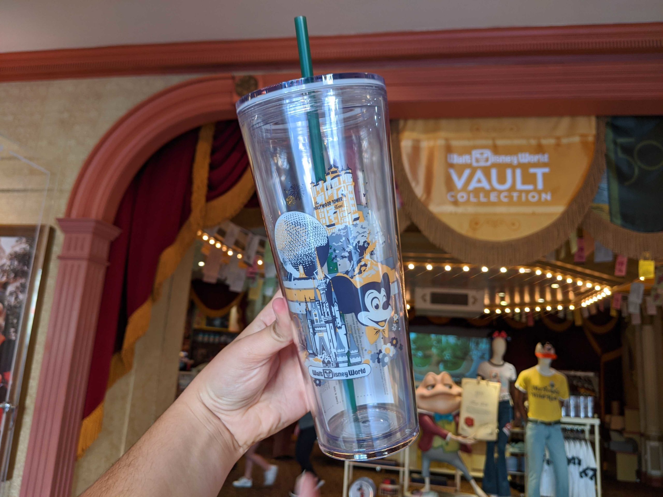 starbucks-tumbler-085015-4096125