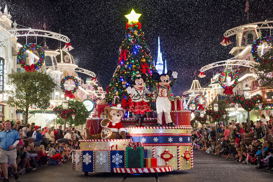 mickeys-once-upon-a-christmastime-parade-3