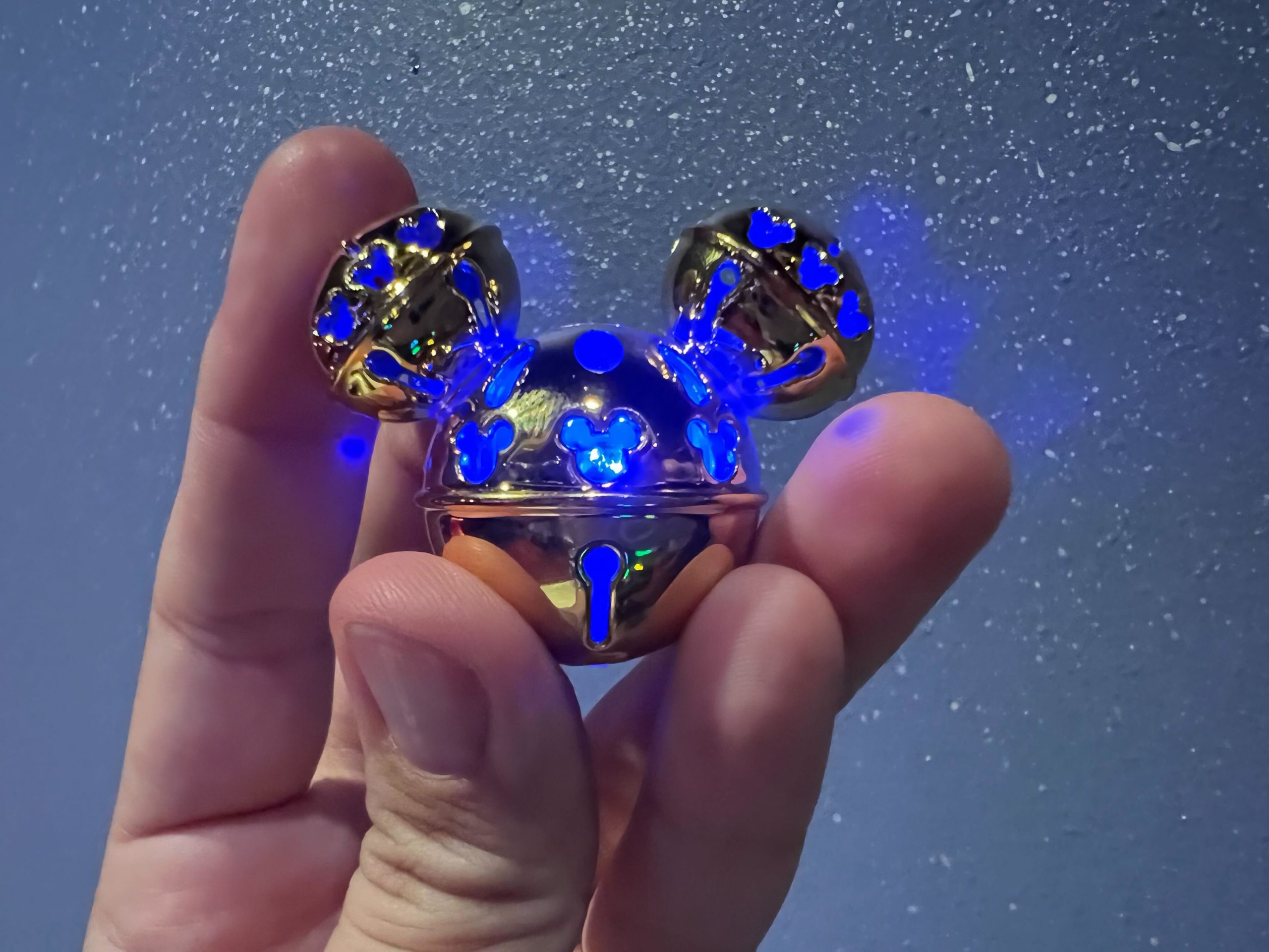 dl-merriest-nights-gold-mickey-jingle-bell-glow-cube-1-5632193