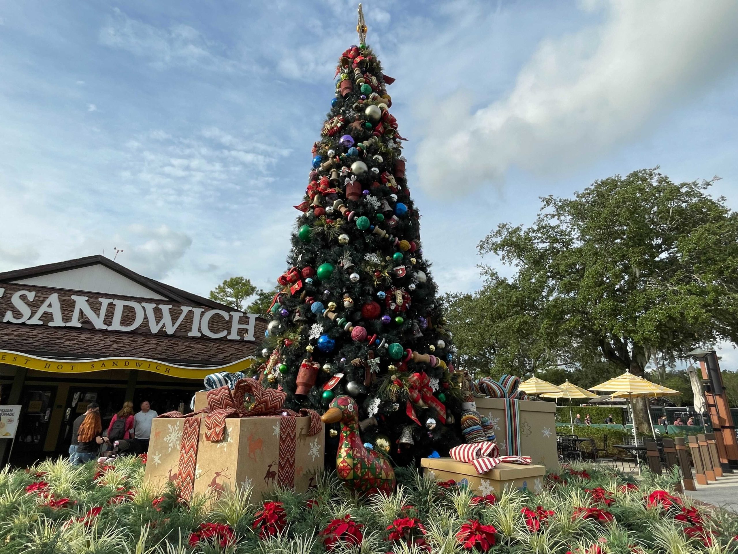 disney-springs-christmas-tree-t101854-034-6493468