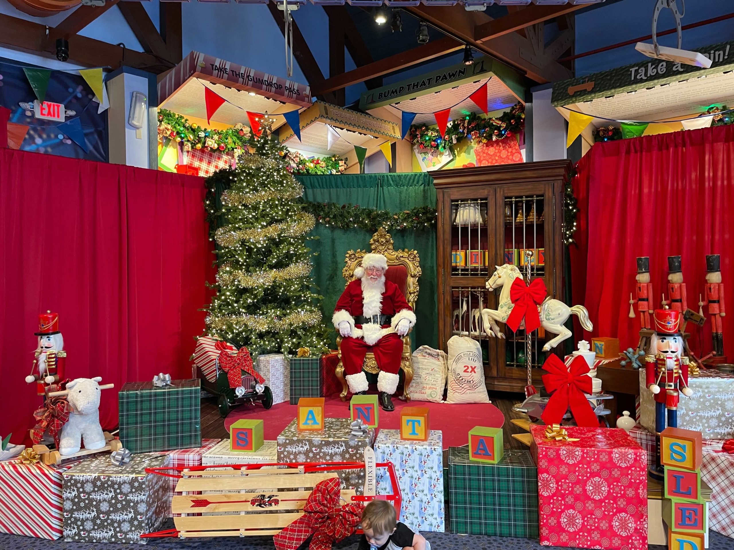 disney-springs-santa-claus-5-4666884