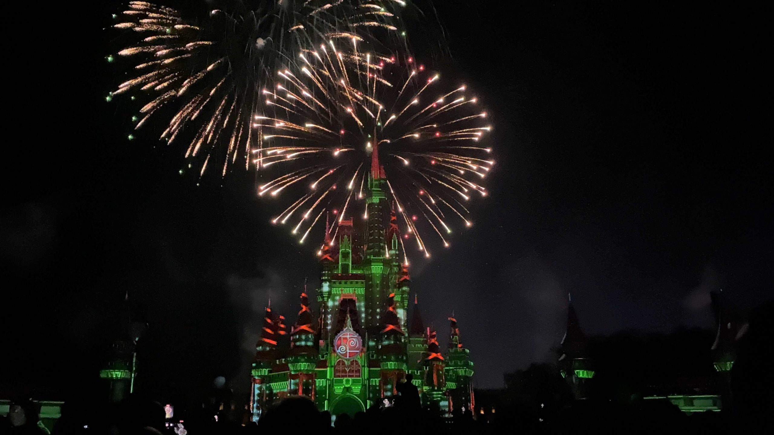 minnies-wonderful-christmastime-fireworks-2-8175169