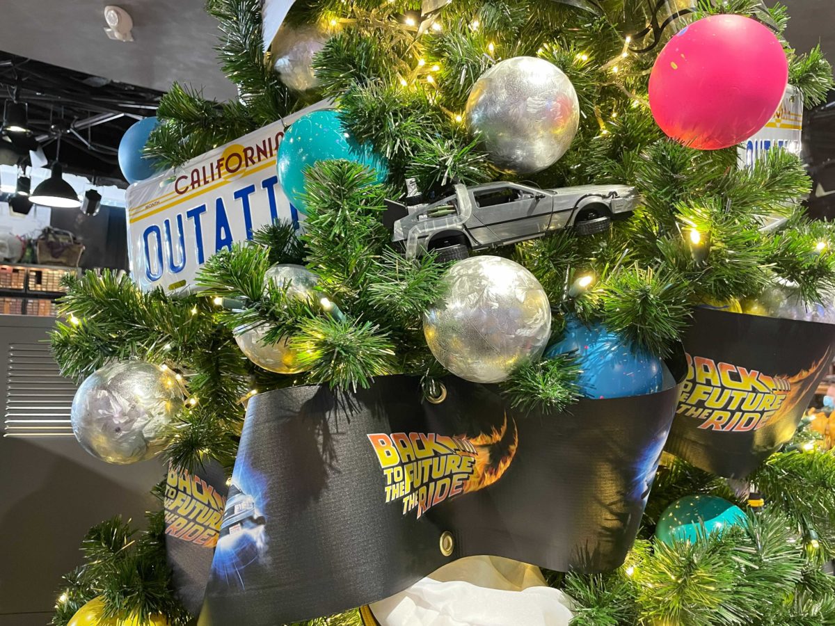 universal-orlando-resort-holiday-tree-hunt-2021-new-trees-100-8533302