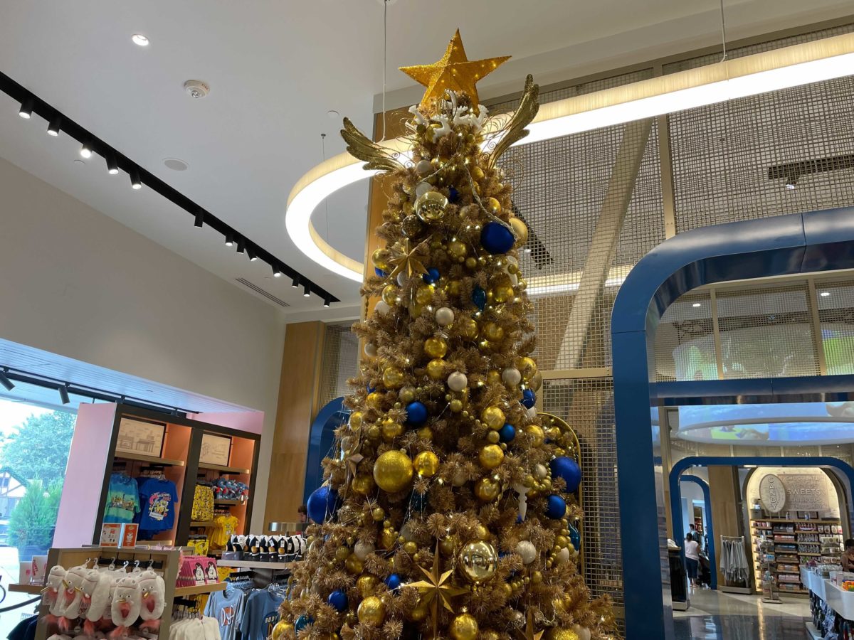 universal-orlando-resort-holiday-tree-hunt-2021-new-trees-107-5522019