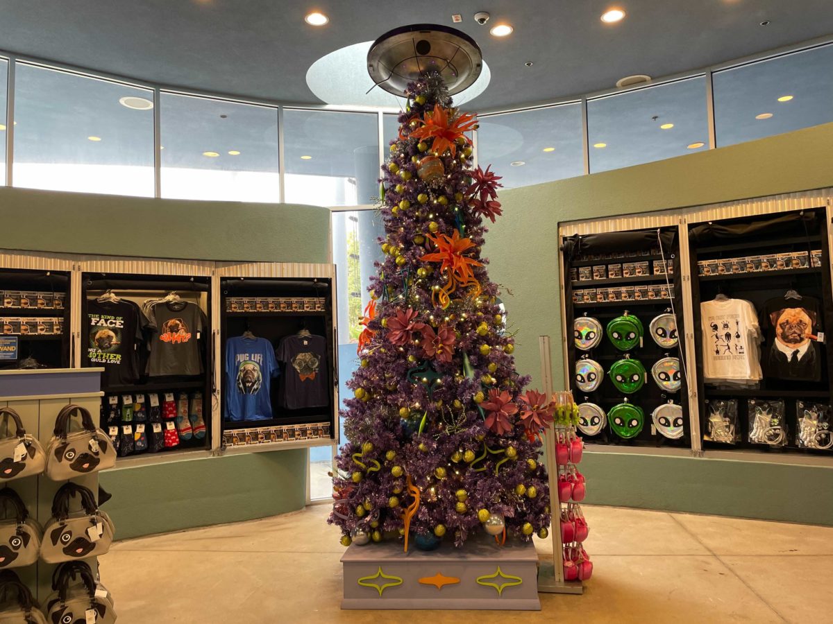 universal-orlando-resort-holiday-tree-hunt-2021-new-trees-14-8237037