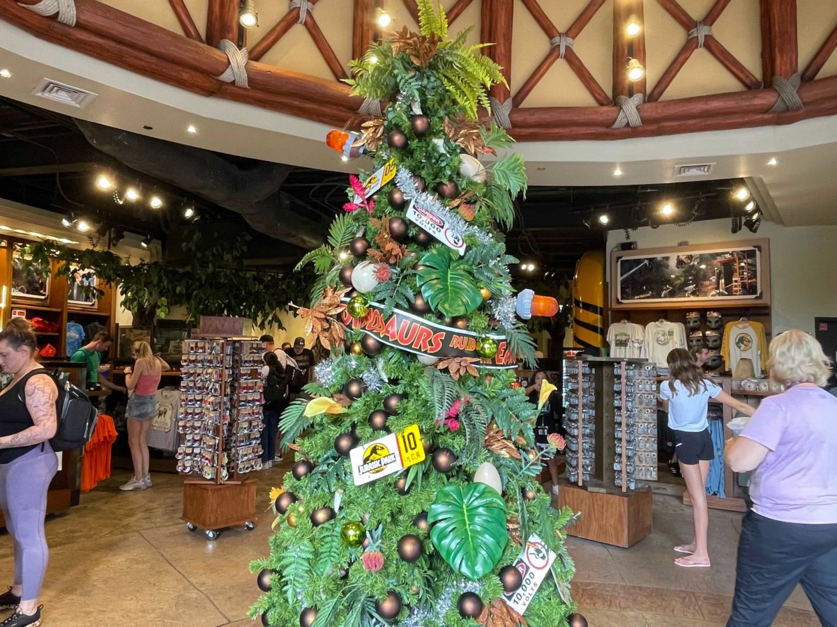 universal-orlando-resort-holiday-tree-hunt-2021-new-trees-2-8535941