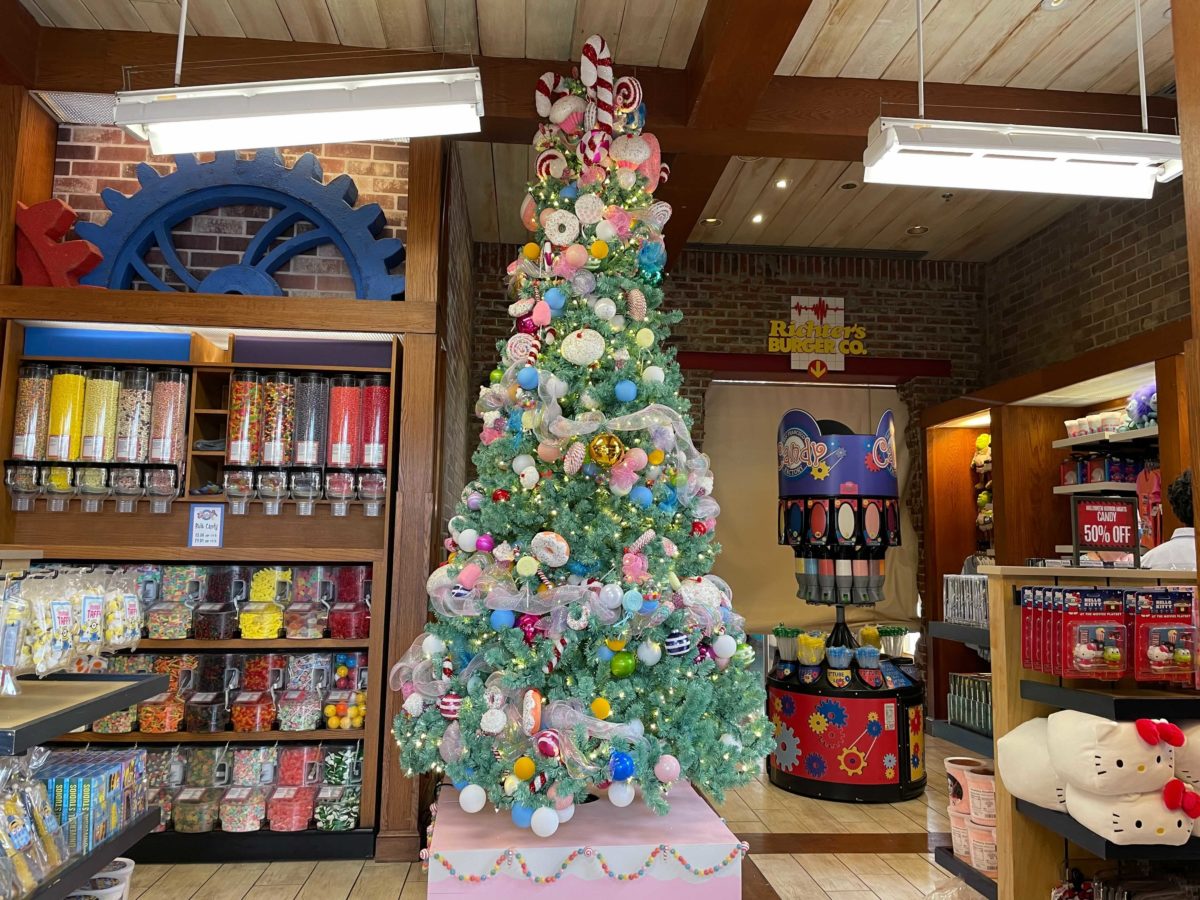 universal-orlando-resort-holiday-tree-hunt-2021-new-trees-22-6164302