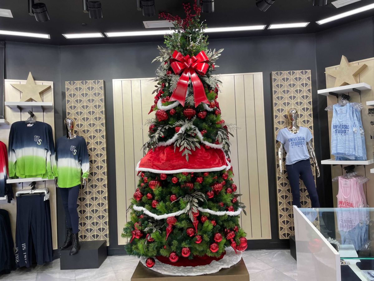 universal-orlando-resort-holiday-tree-hunt-2021-new-trees-24-2959960