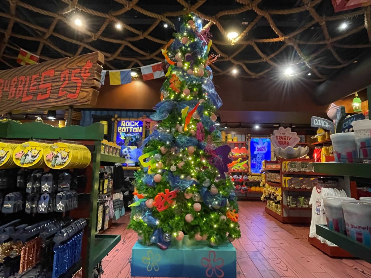 universal-orlando-resort-holiday-tree-hunt-2021-new-trees-27-5144367