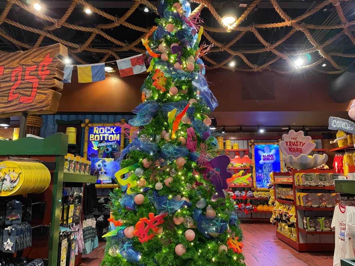 universal-orlando-resort-holiday-tree-hunt-2021-new-trees-28-5382102