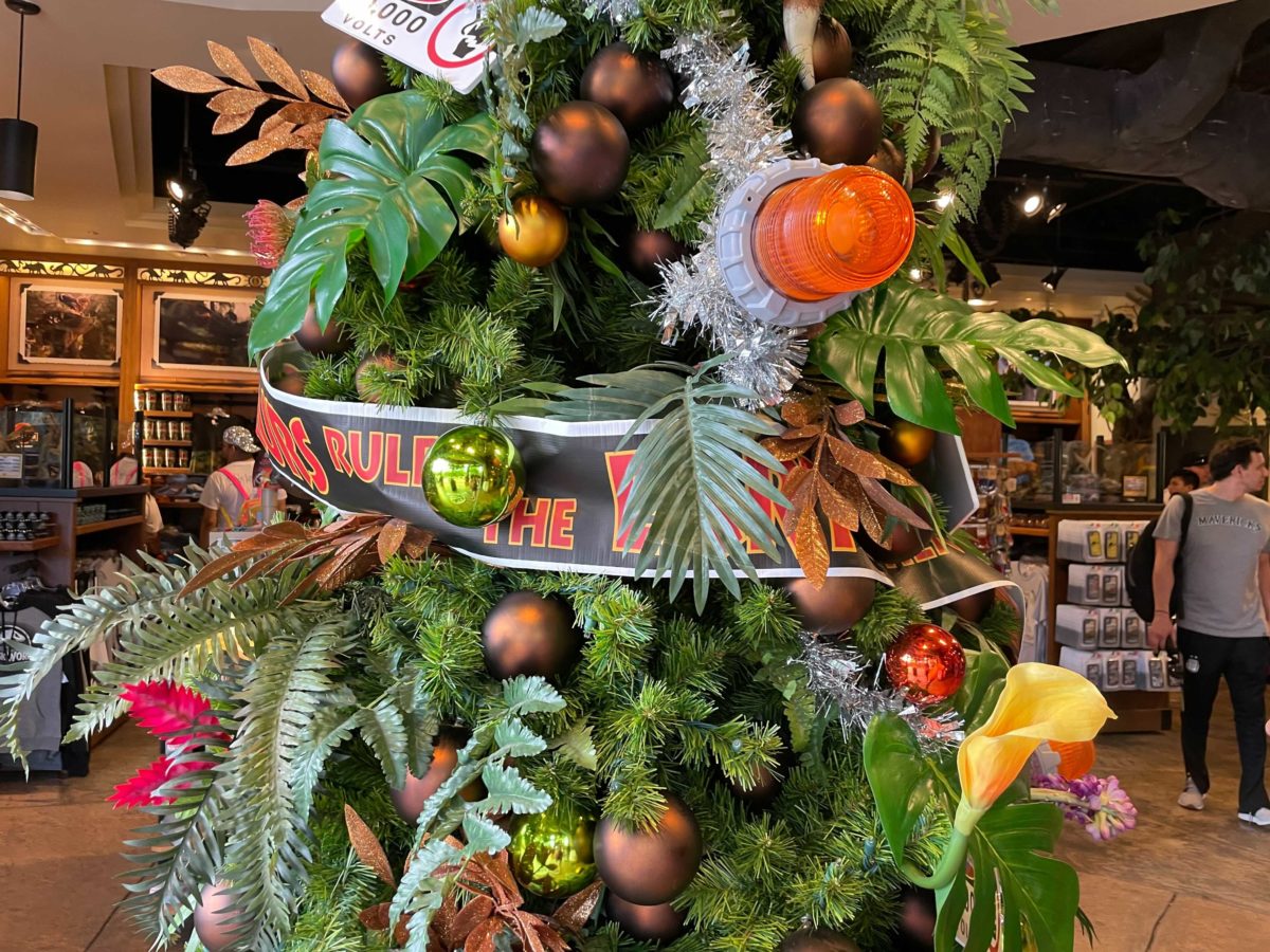 universal-orlando-resort-holiday-tree-hunt-2021-new-trees-3-6985356