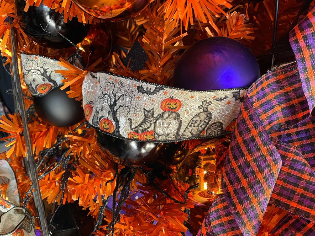 universal-orlando-resort-holiday-tree-hunt-2021-new-trees-32-9478648