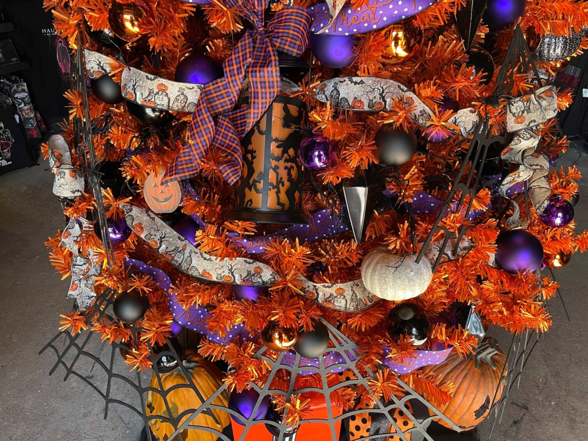 universal-orlando-resort-holiday-tree-hunt-2021-new-trees-35-6719094