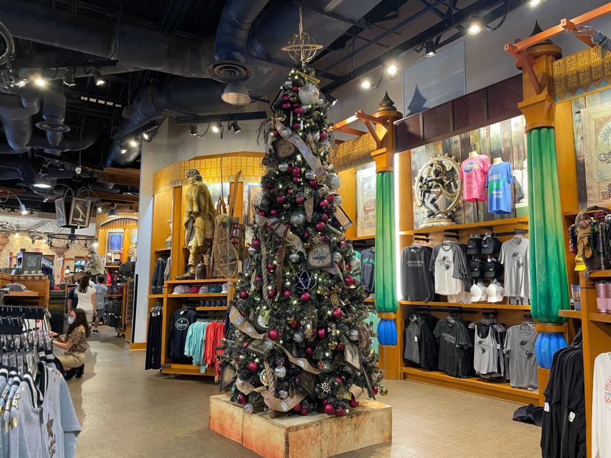 universal-orlando-resort-holiday-tree-hunt-2021-new-trees-63-1592410