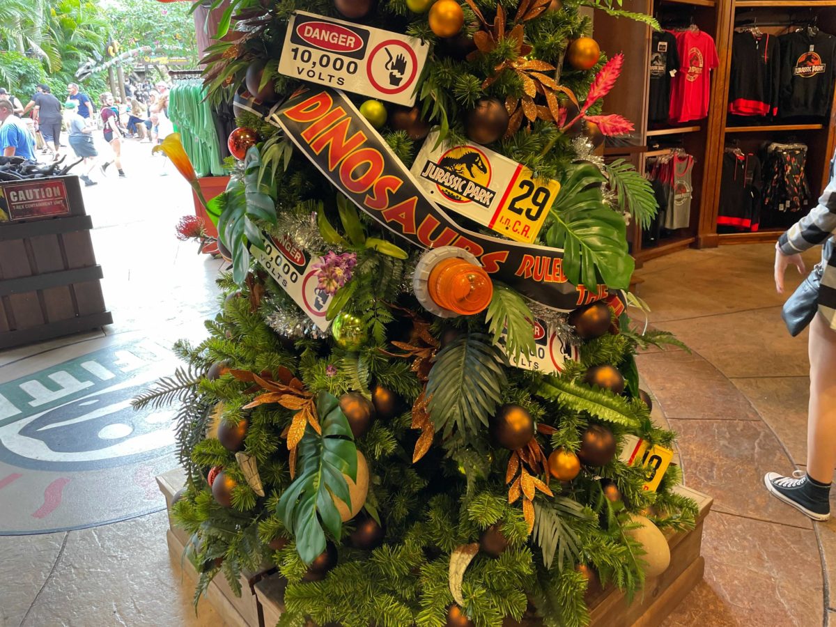 universal-orlando-resort-holiday-tree-hunt-2021-new-trees-8-3364956