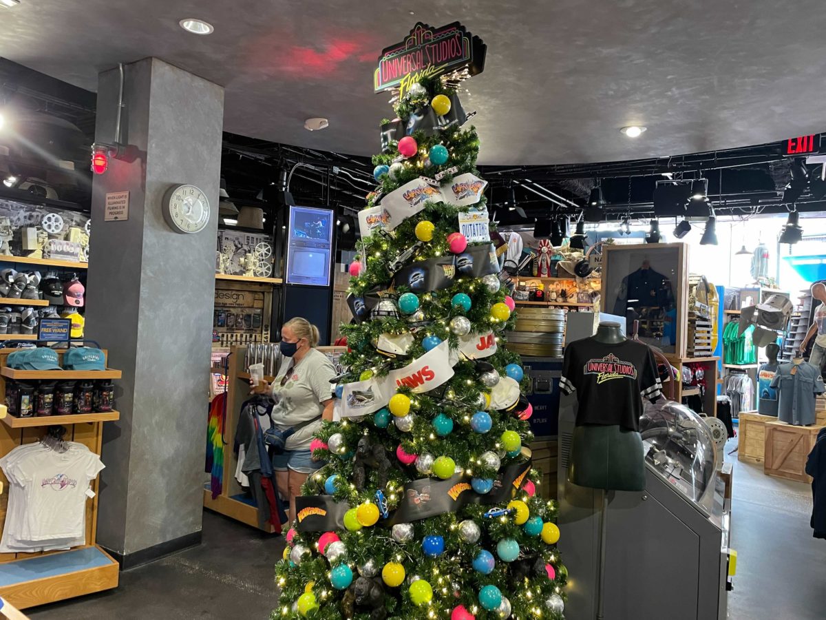 universal-orlando-resort-holiday-tree-hunt-2021-new-trees-82-6355223