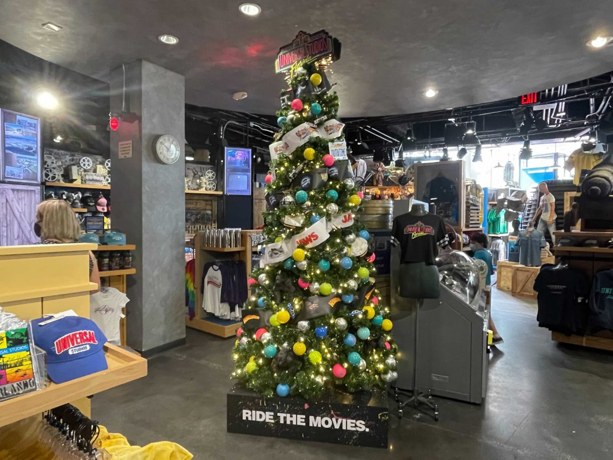 universal-orlando-resort-holiday-tree-hunt-2021-new-trees-83-8618078