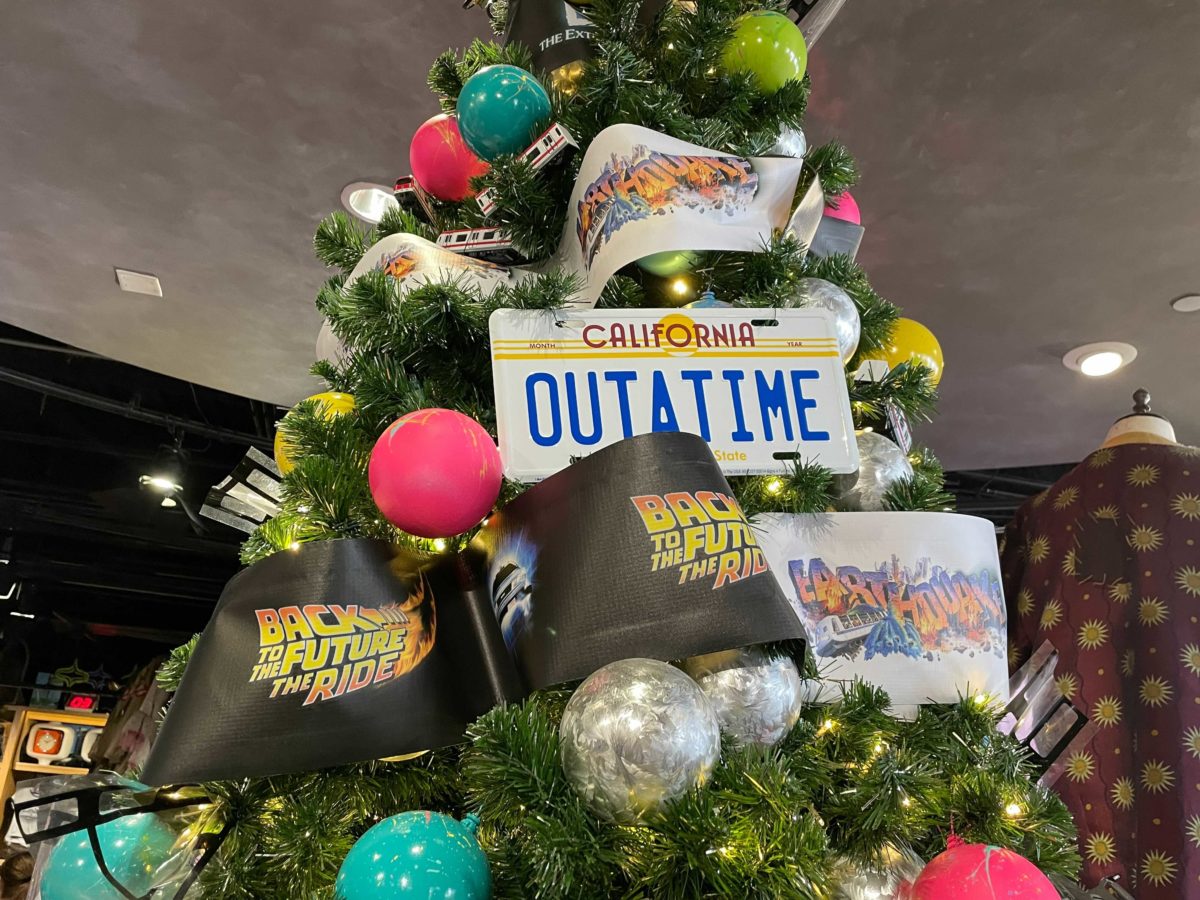 universal-orlando-resort-holiday-tree-hunt-2021-new-trees-88-5886270