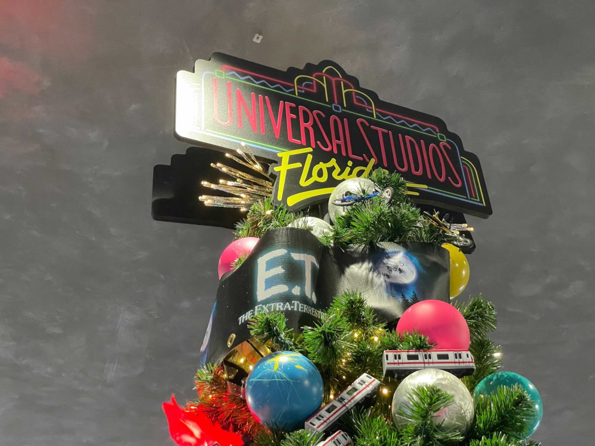 universal-orlando-resort-holiday-tree-hunt-2021-new-trees-95-1642528