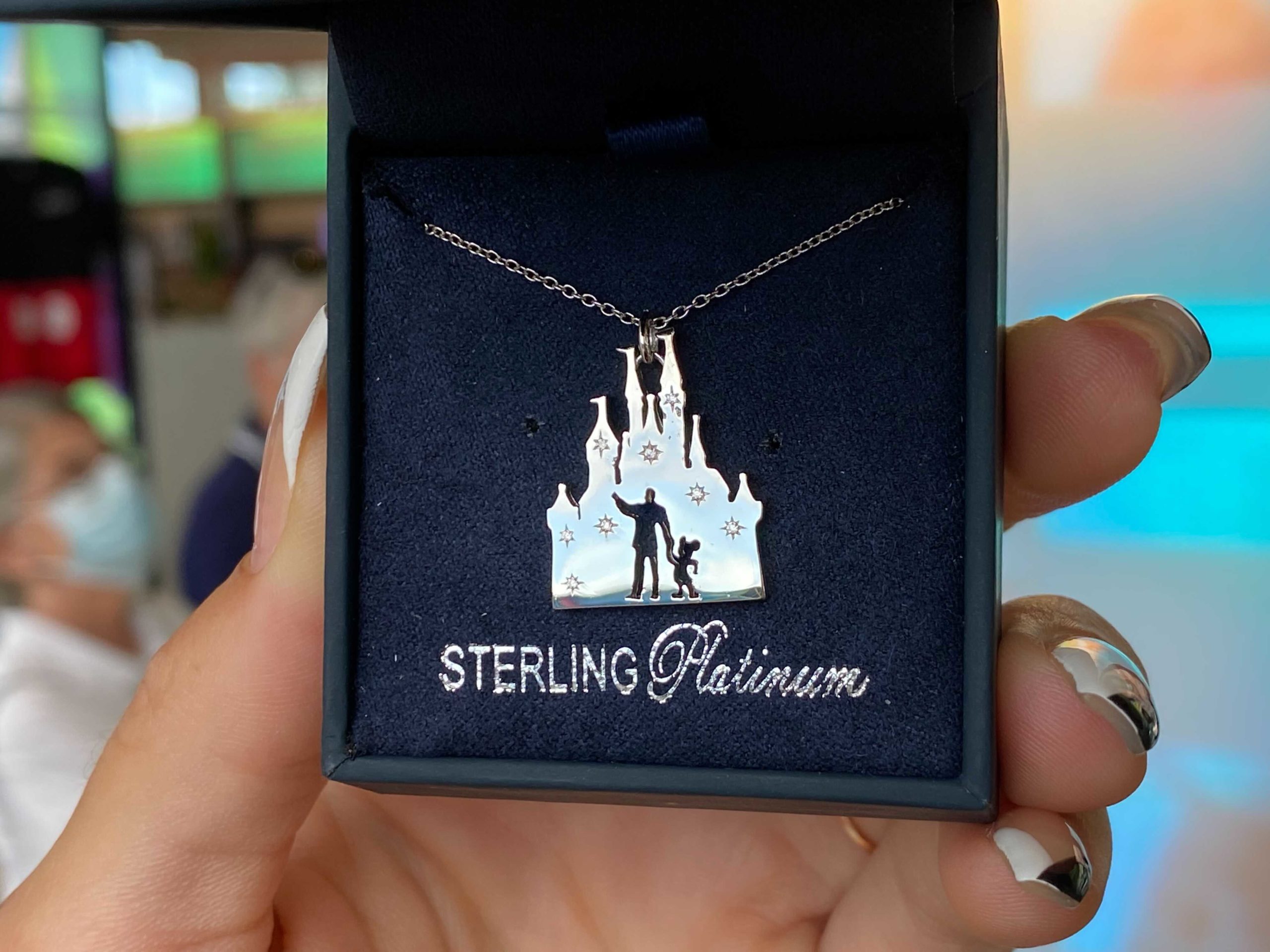 crislu-partners-statue-platinum-necklace-4-3672165