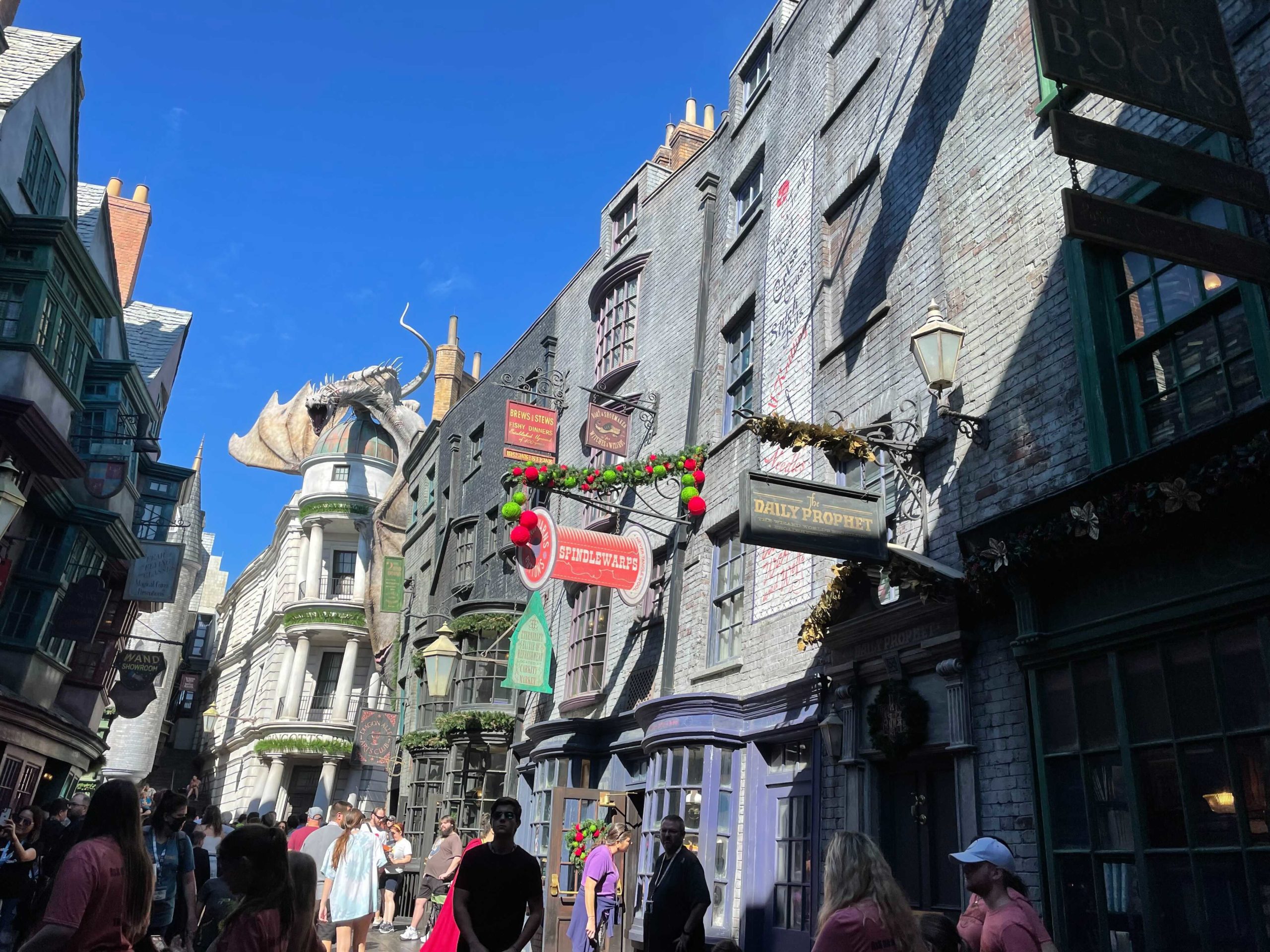 diagon-alley-christmas-decorations-32-7276890
