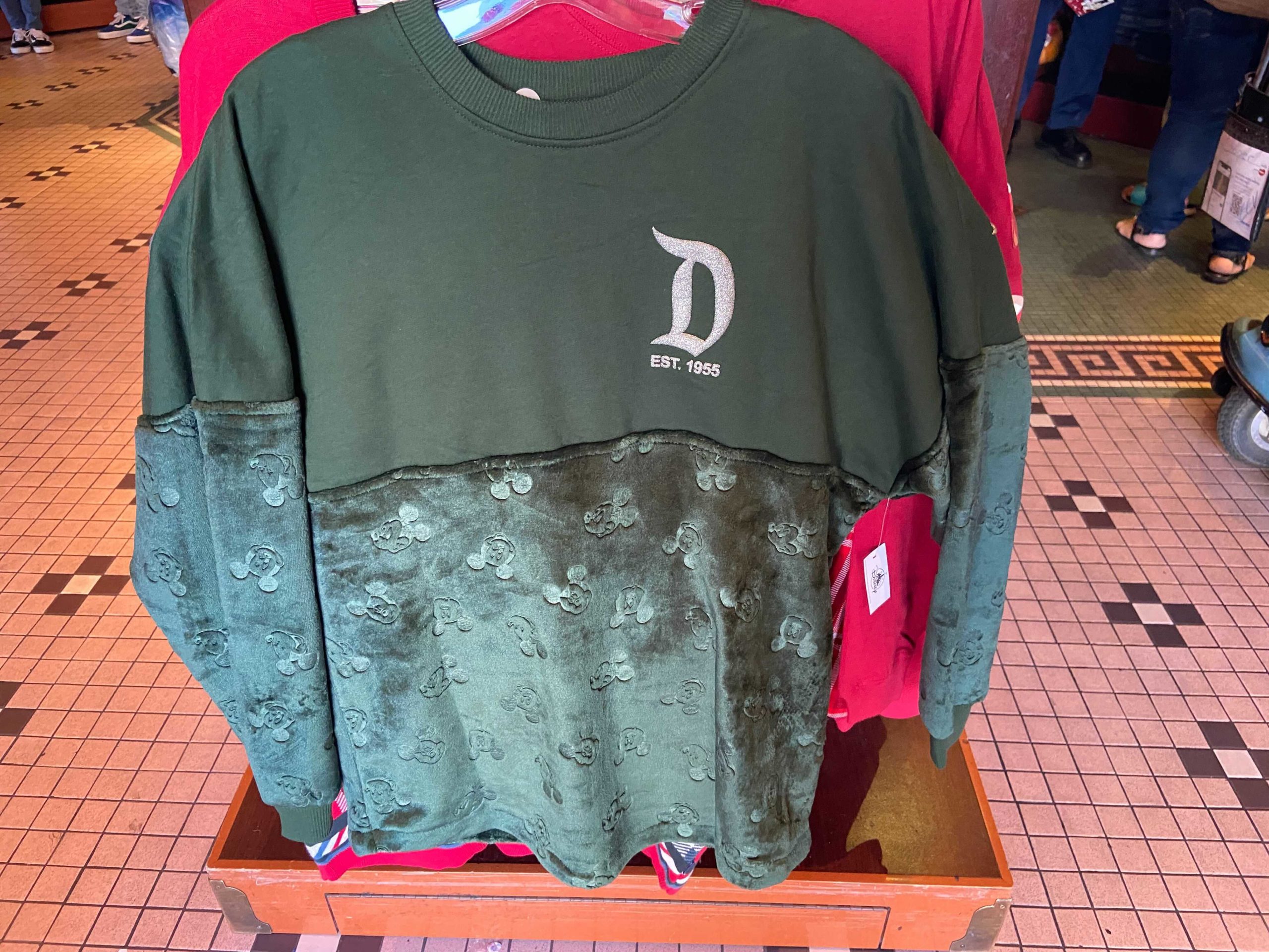 disneyland-resort-green-embossed-spirit-jersey-7-4188775