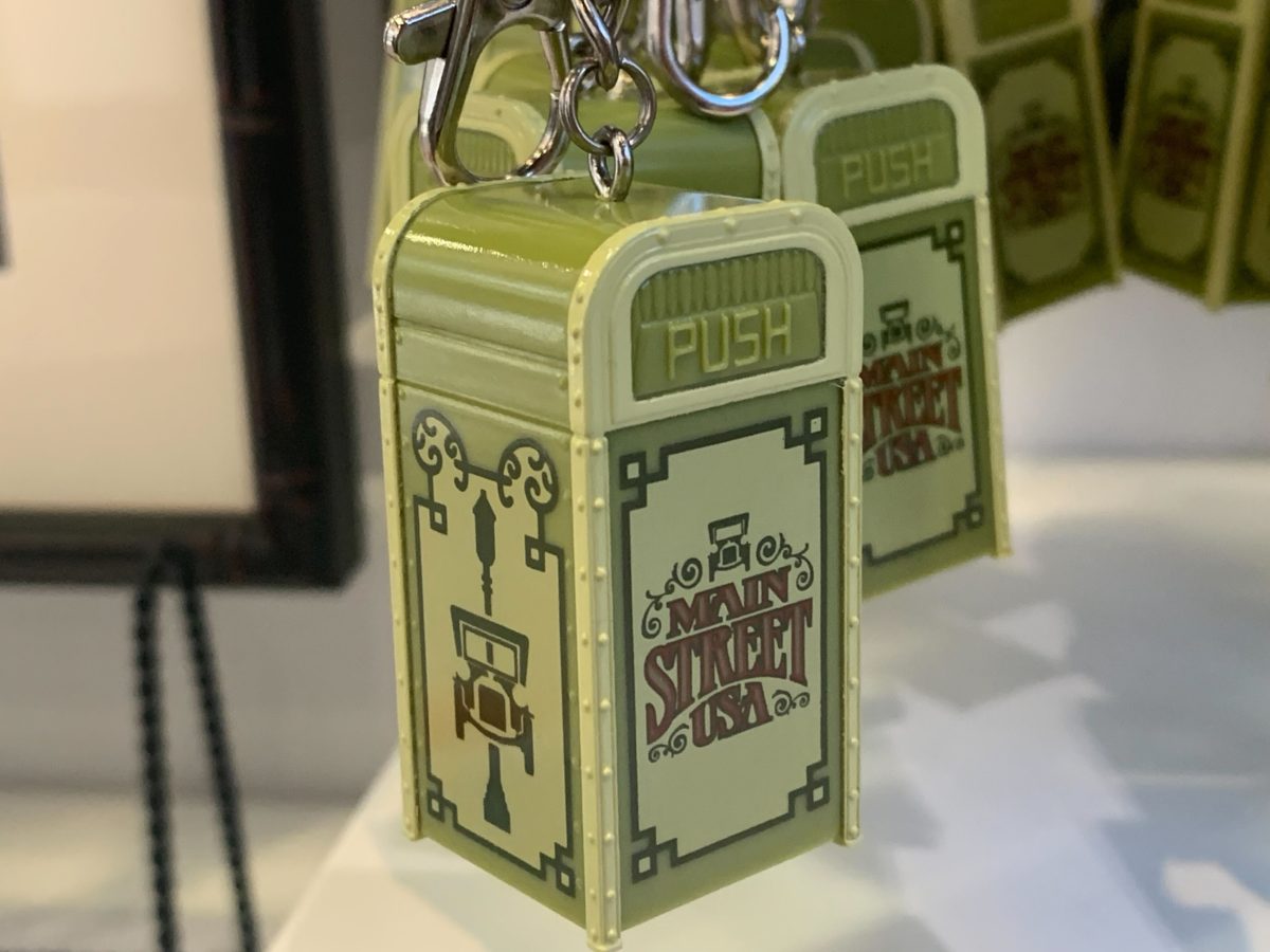 disneyland-trash-can-keychain