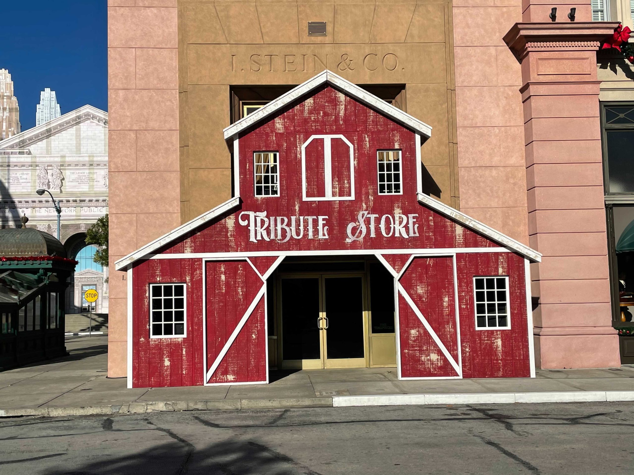 holiday-tribute-store-facade-1-2658482