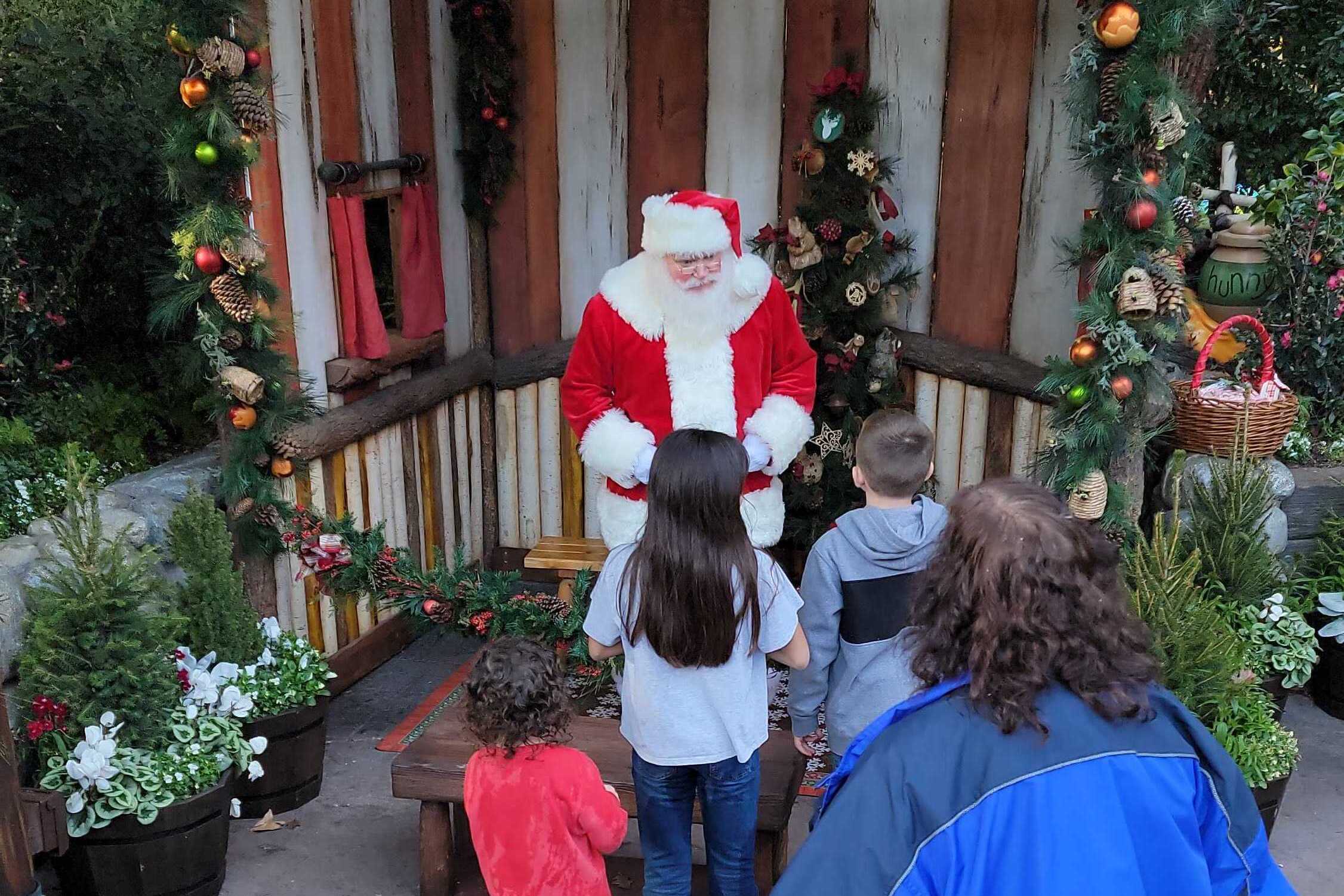 santa-claus-disneyland-150358-2203446
