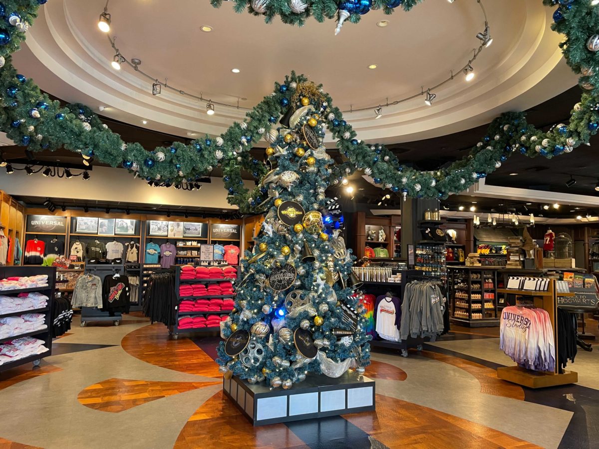 uni-movie-themed-tree-usf-universal-store-6886807