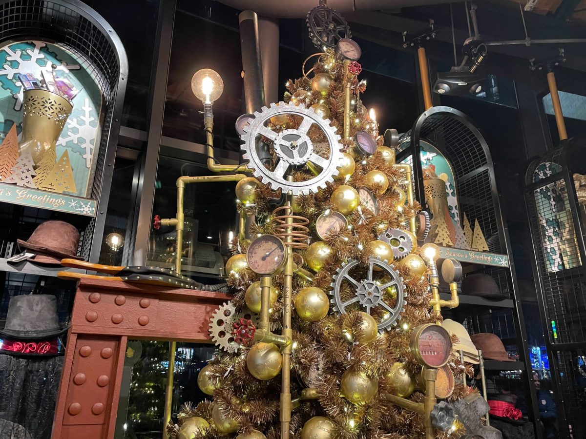 universal-orlando-christmas-tree-hunt-2021-more-trees-18-5543800
