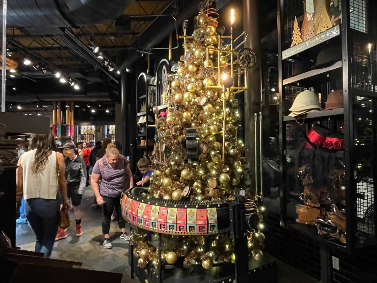 universal-orlando-christmas-tree-hunt-2021-more-trees-22-9230436