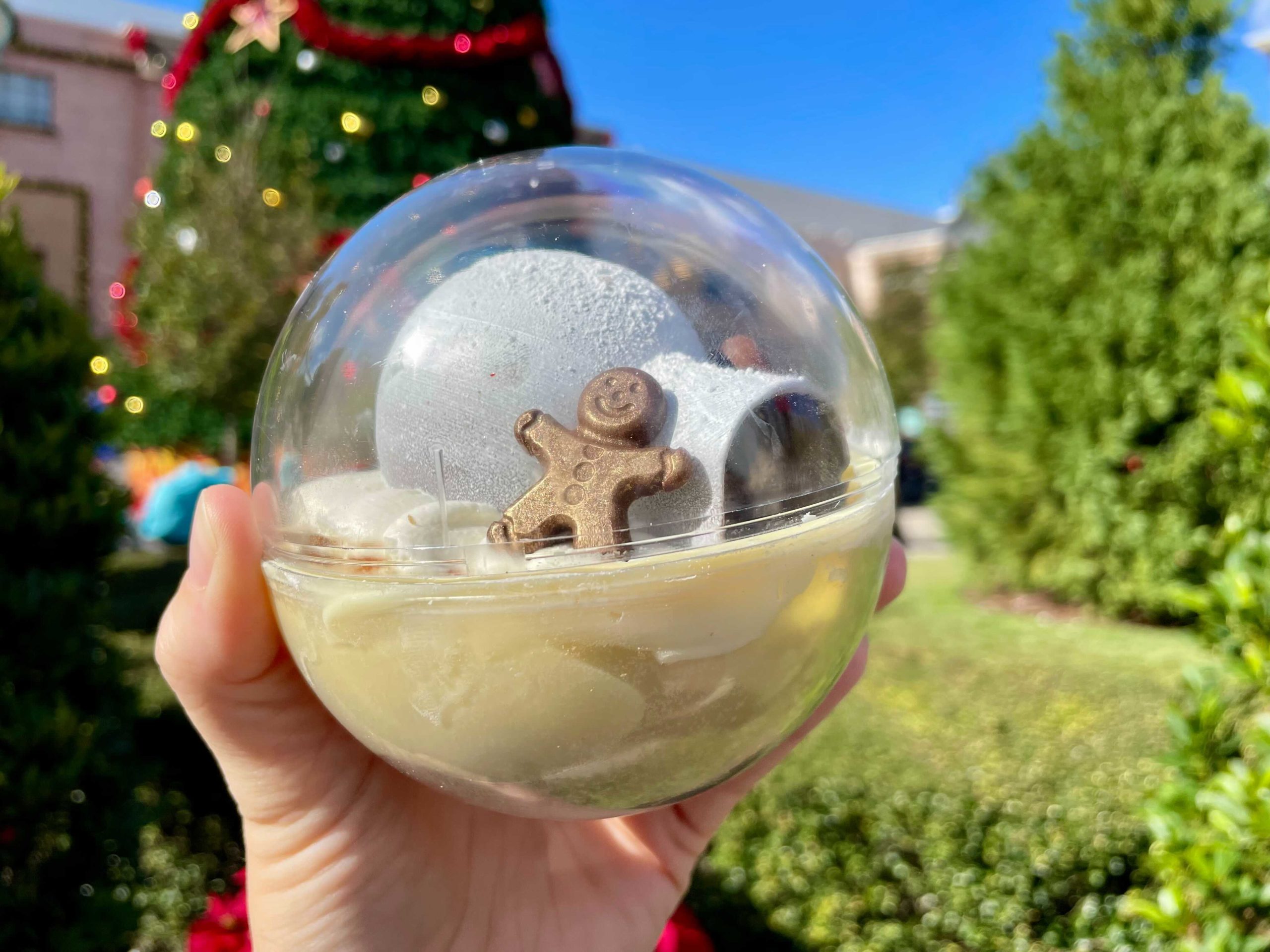 universal-studios-holiday-tribute-store-snow-globe-cake-review-21-12-9317115