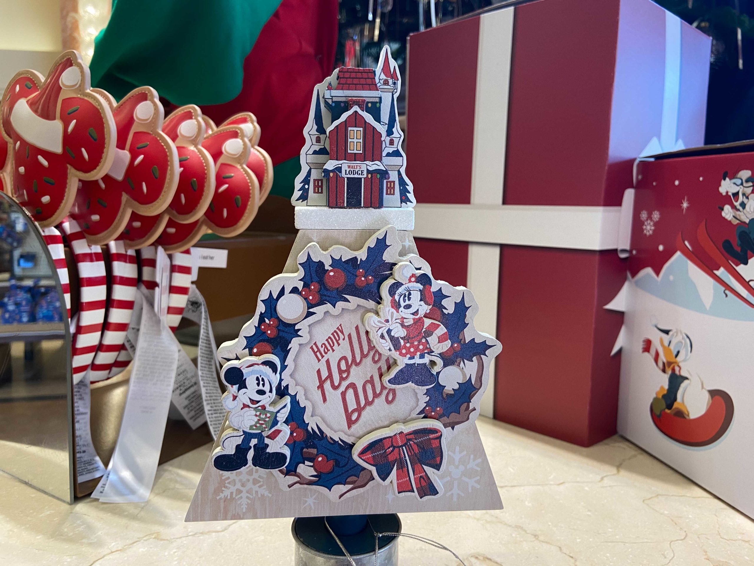 walts-holiday-lodge-happy-holly-days-music-box-2