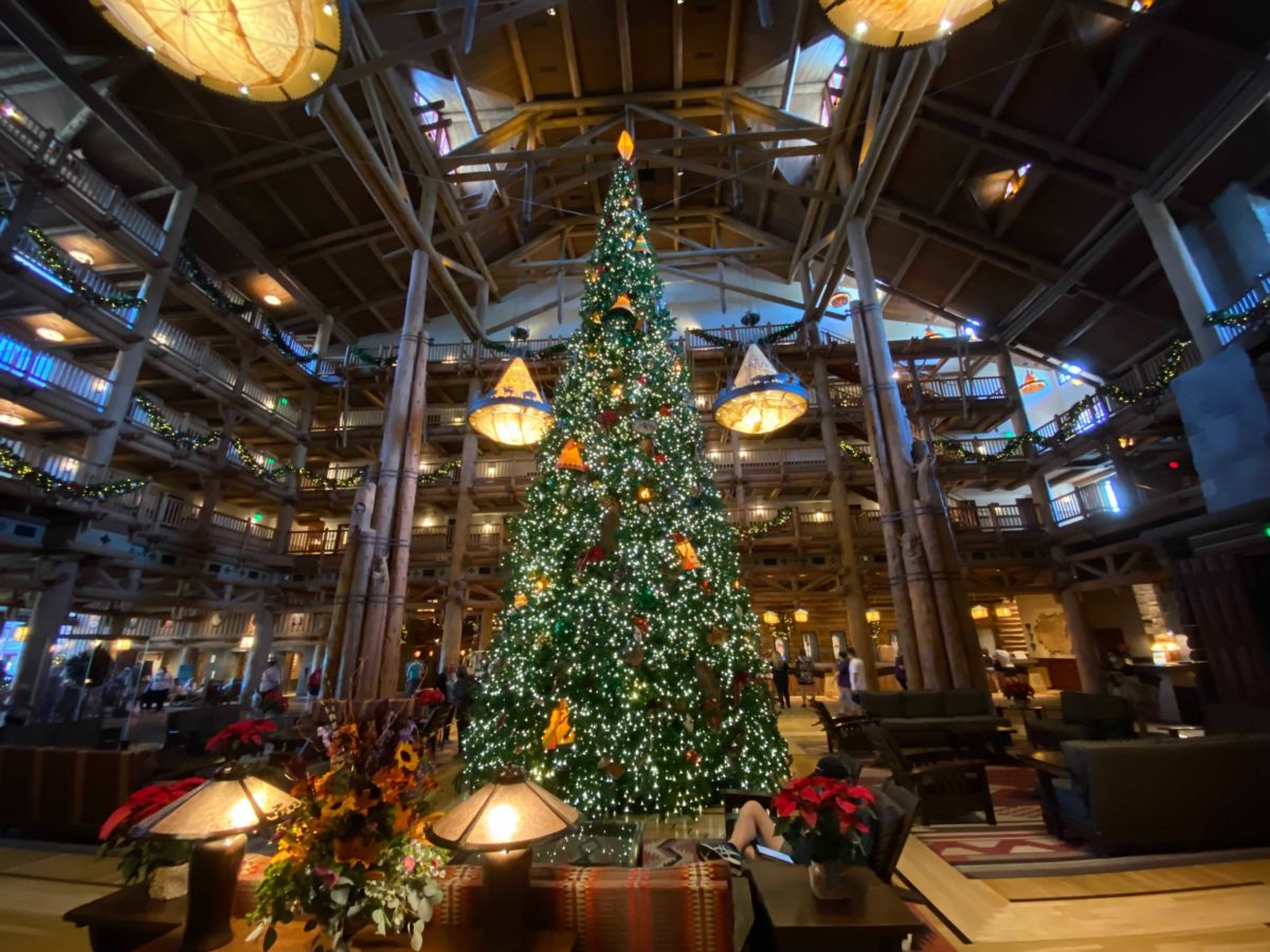 wilderness-lodge-christmas-59-8368213