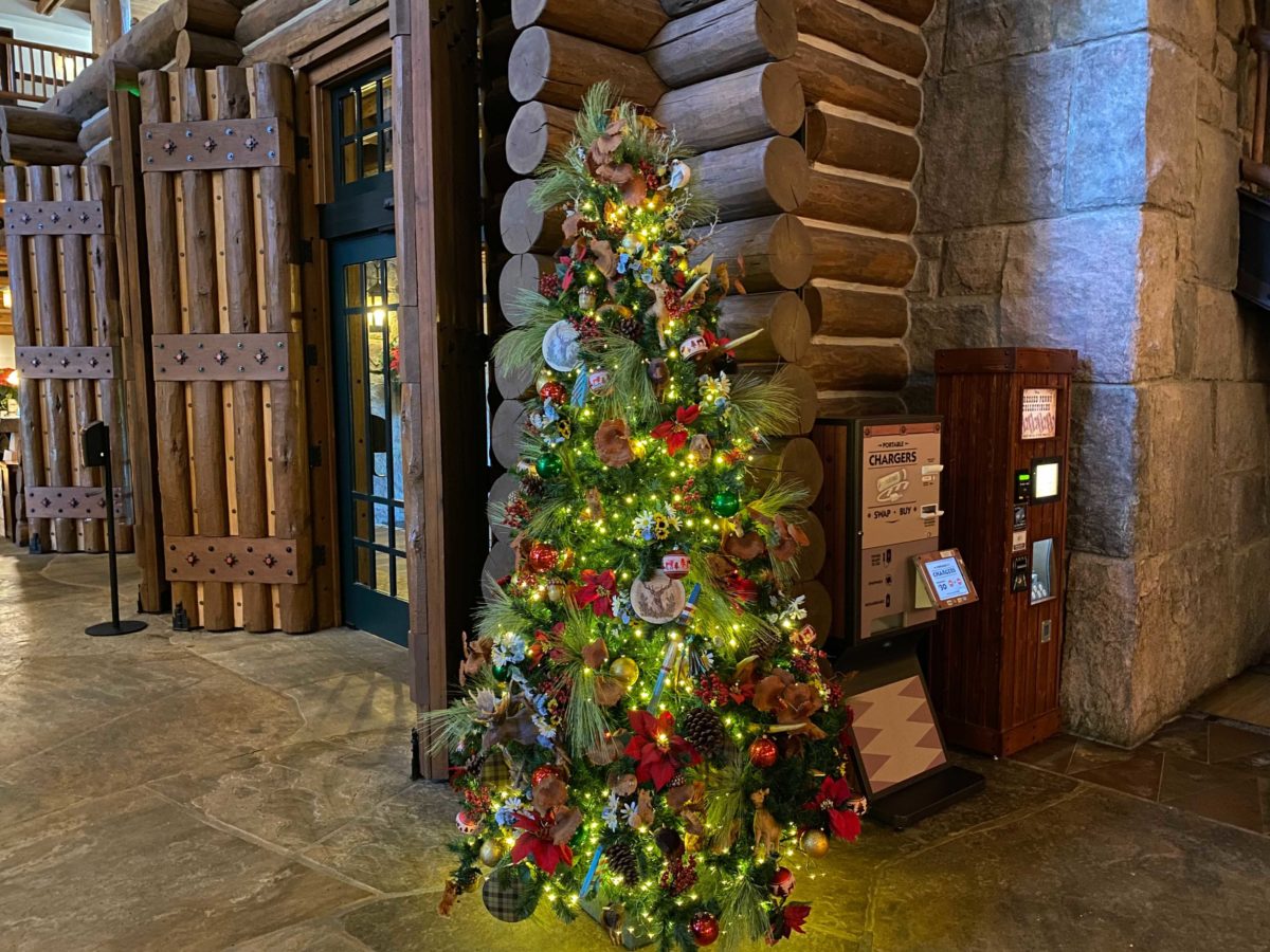 wilderness-lodge-christmas-7-8872886