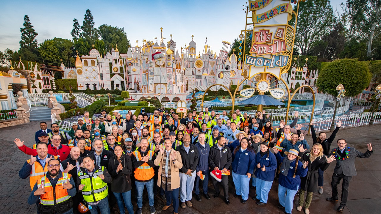 disneyland-its-a-small-world-crew-7195287