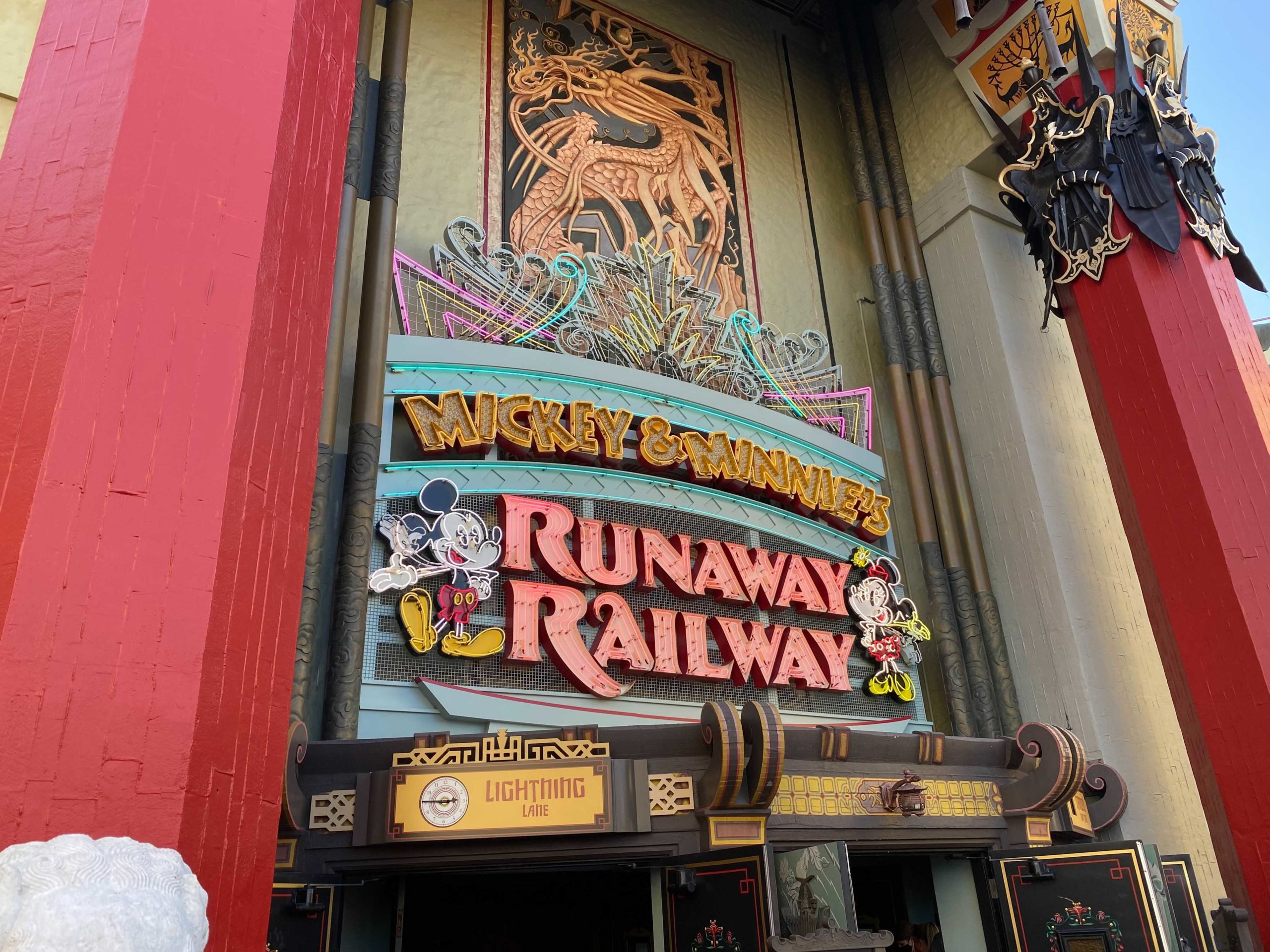 mickey-minnies-runaway-railway-walls-0-8962297