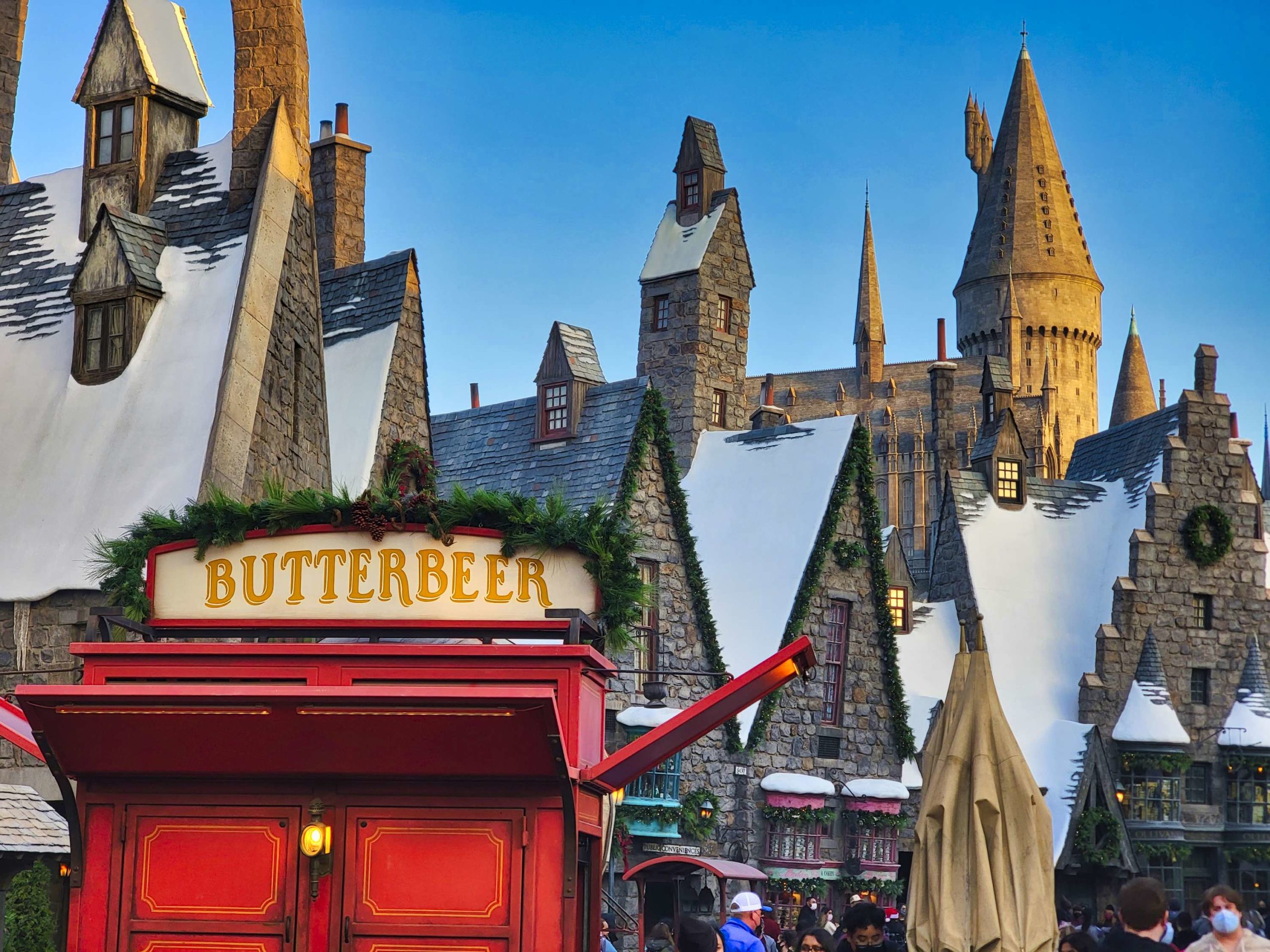 ush-hogsmeade-butterbeer-cart-at-sunset