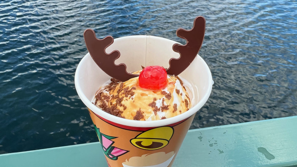 usj_santachurroreindeerdrink_5