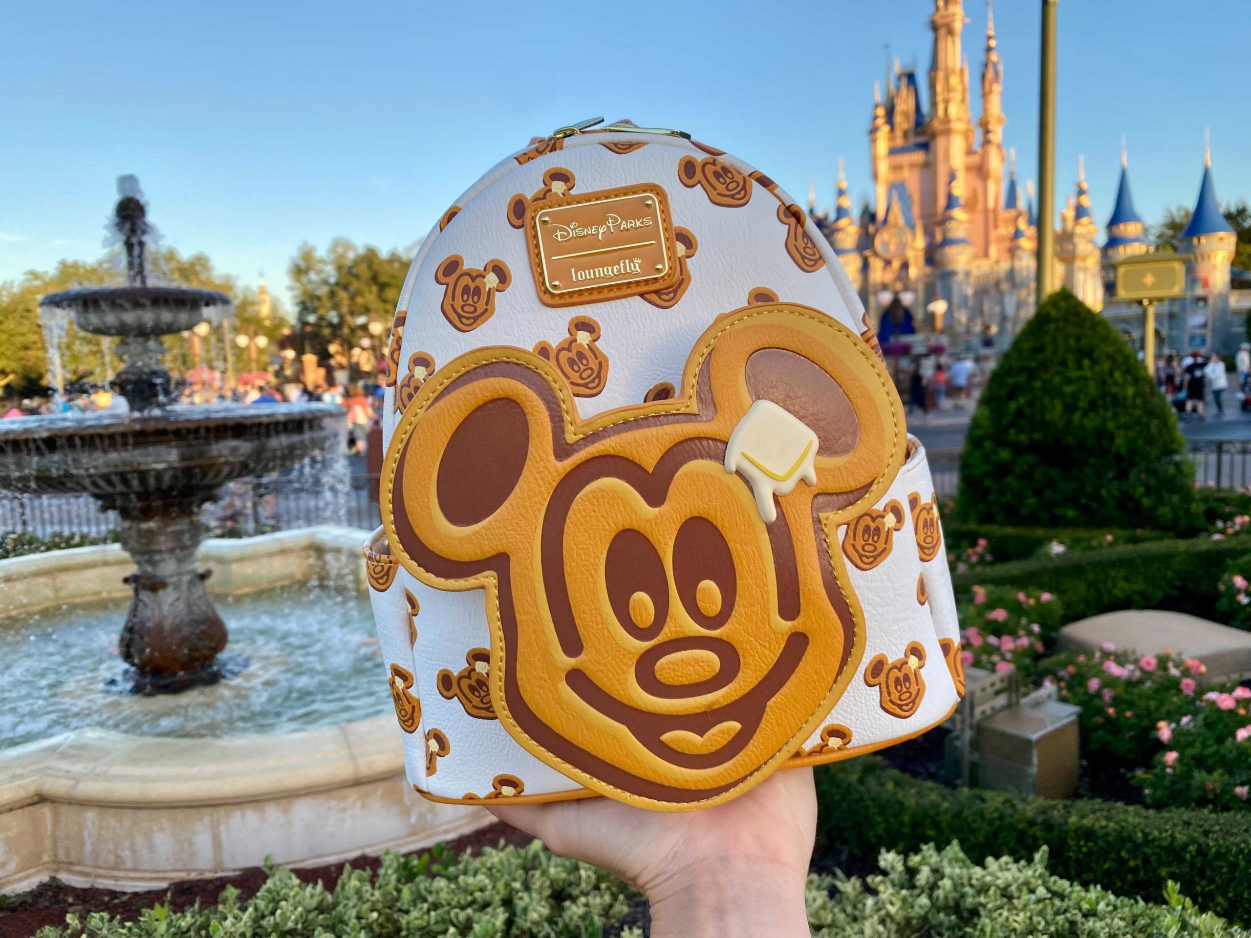 wdw-mickey-waffle-loungefly-3-4735294