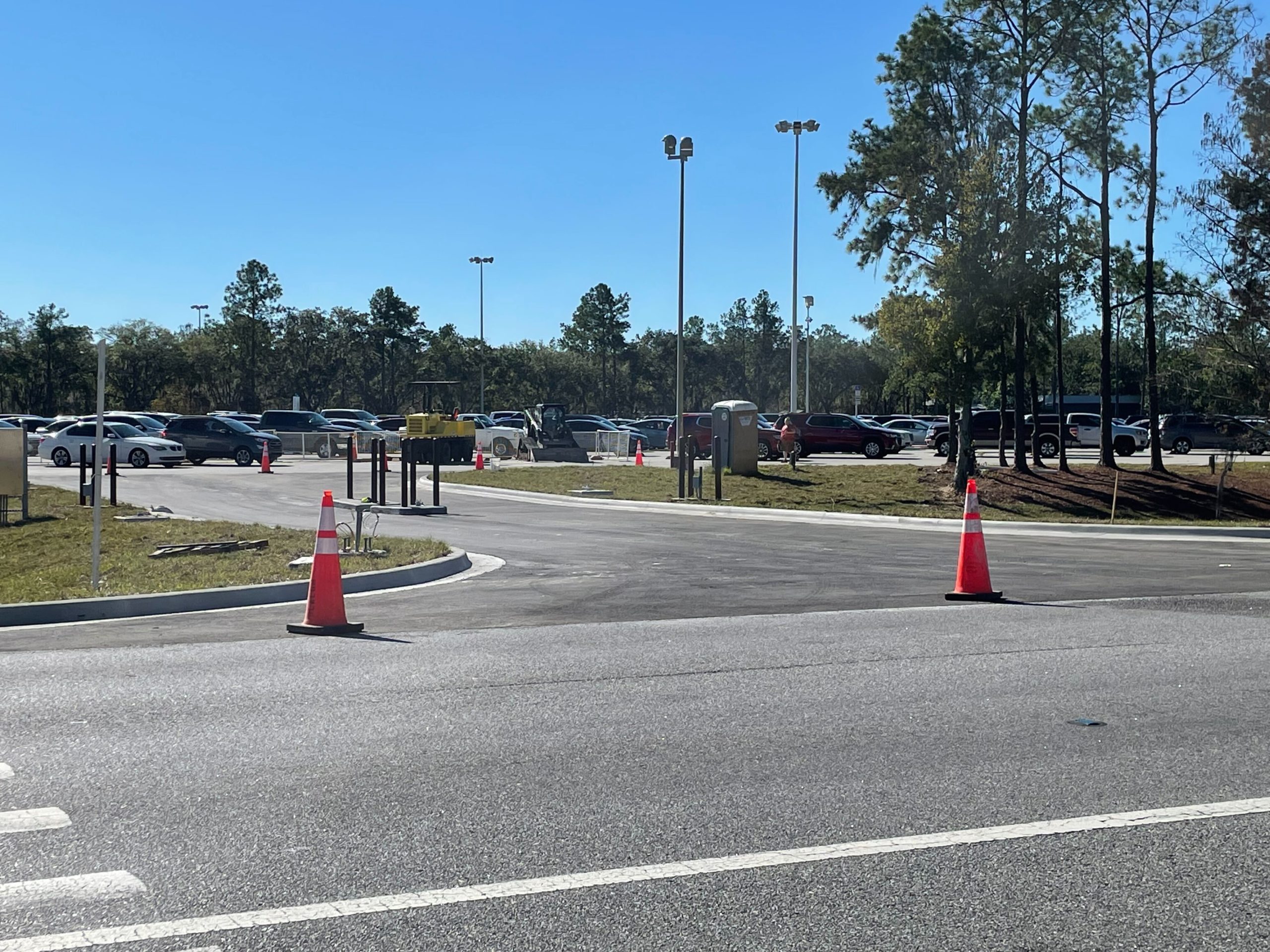 cast-member-entrance-1-8818667